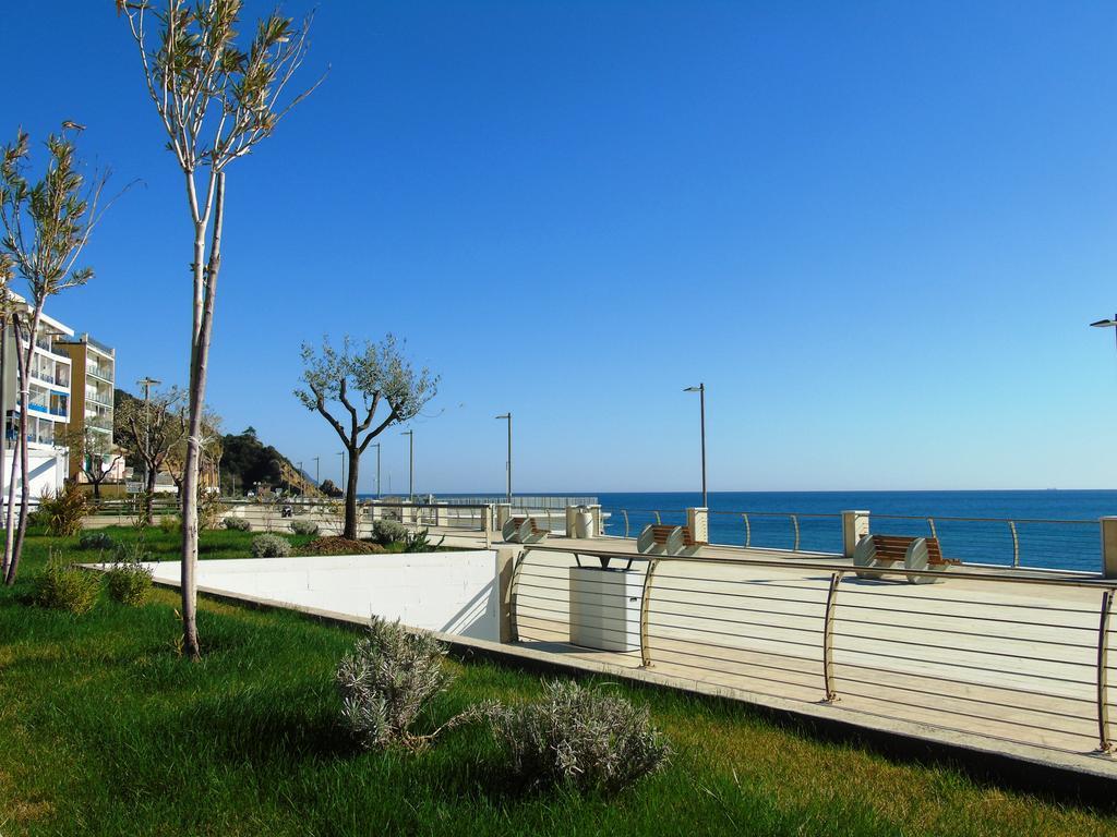 Deiva Holidays Deiva Marina Bagian luar foto